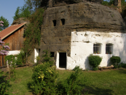 Regionální muzeum Mělník, p.o. - Skalní obydlí ve Lhotce u Mělníka